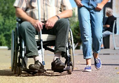 Wybór wózka inwalidzkiego - od czego powinien zależeć?